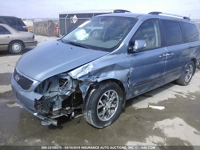 KNDMH4C74E6573692 - 2014 KIA SEDONA EX BLUE photo 6