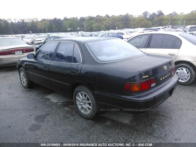JT2BG12K8T0409613 - 1996 TOYOTA CAMRY DX/LE/XLE შავი ფოტო 3