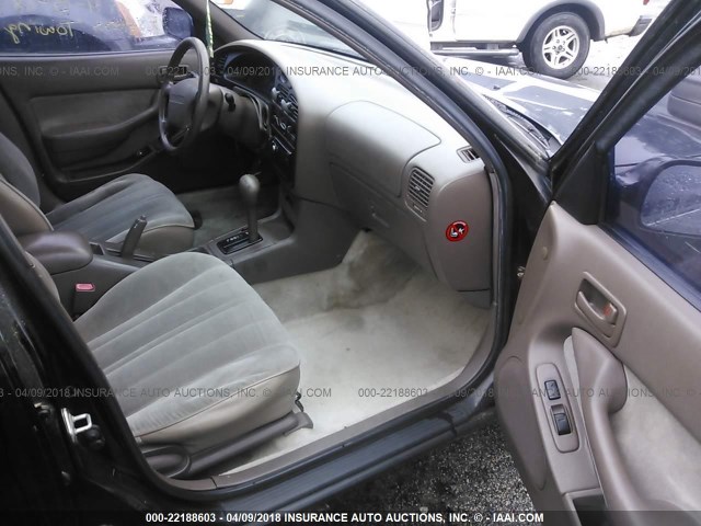 JT2BG12K8T0409613 - 1996 TOYOTA CAMRY DX/LE/XLE შავი ფოტო 5