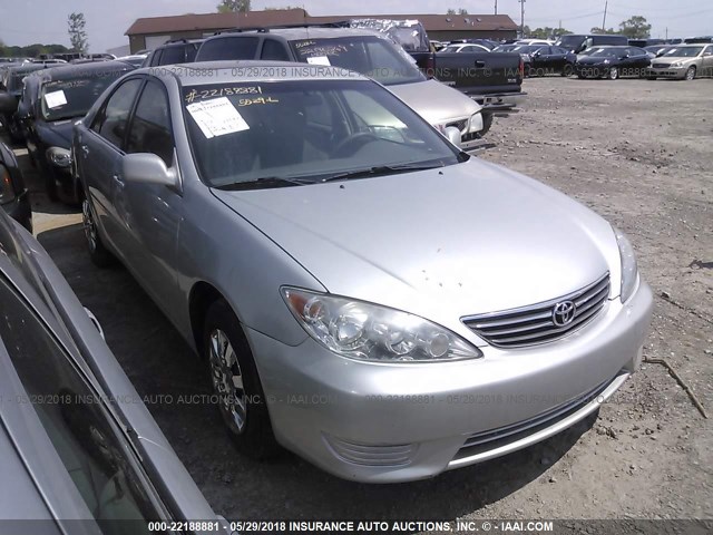 4T1BE32K55U099100 - 2005 TOYOTA CAMRY LE/XLE/SE 银色 照片 1