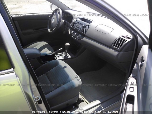 4T1BE32K55U099100 - 2005 TOYOTA CAMRY LE/XLE/SE 银色 照片 5