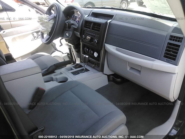 1J8GN28K08W210410 - 2008 JEEP LIBERTY SPORT 黑色 照片 5