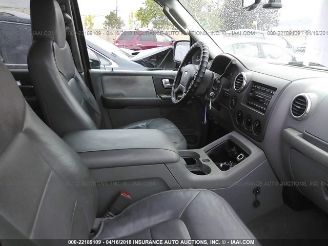 1FMPU16L24LB73772 - 2004 FORD EXPEDITION XLT Blau Foto 5