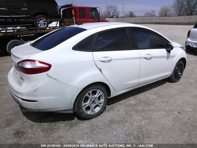 3FADP4BJ2EM217599 - 2014 FORD FIESTA SE WHITE photo 4