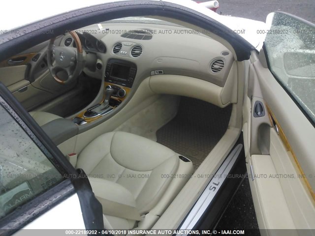 WDBSK75F95F093287 - 2005 MERCEDES-BENZ SL 500 WHITE photo 5