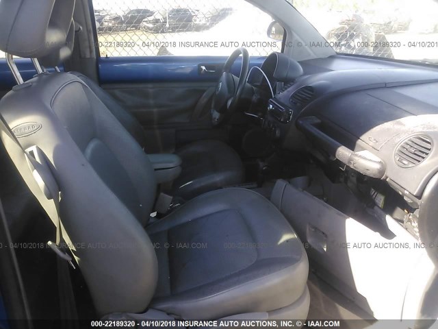 3VWDD21C8YM446090 - 2000 VOLKSWAGEN NEW BEETLE GLX 蓝色 照片 5