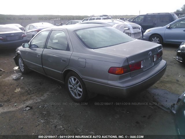 4T1BF28K81U125598 - 2001 TOYOTA CAMRY LE/XLE GRAY photo 3