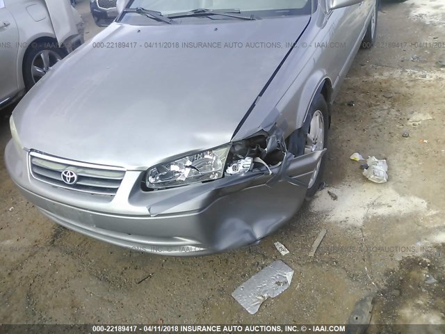 4T1BF28K81U125598 - 2001 TOYOTA CAMRY LE/XLE GRAY photo 6