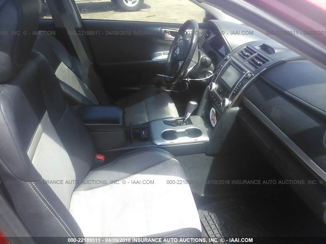 4T1BF1FK5CU537400 - 2012 TOYOTA CAMRY SE/LE/XLE RED photo 5