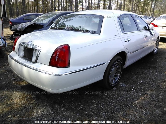 1LNHM82W71Y634721 - 2001 LINCOLN TOWN CAR SIGNATURE WHITE photo 4