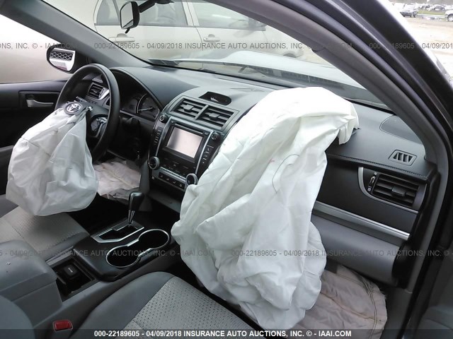 4T1BF1FK2DU294016 - 2013 TOYOTA CAMRY L/SE/LE/XLE 灰色 照片 5