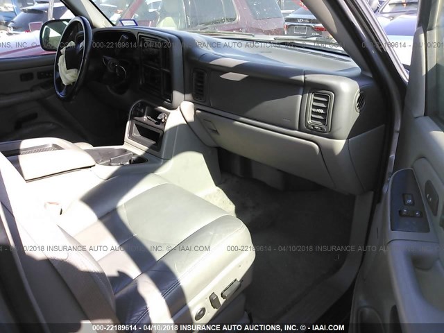 1GNEC13ZX4J297296 - 2004 CHEVROLET TAHOE C1500 SILVER photo 5