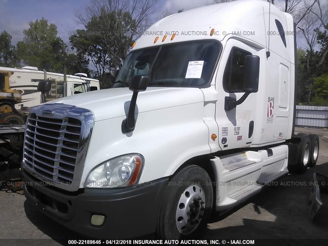 1FUJGLDR5CSBK1203 - 2012 FREIGHTLINER CASCADIA 125  WHITE photo 2
