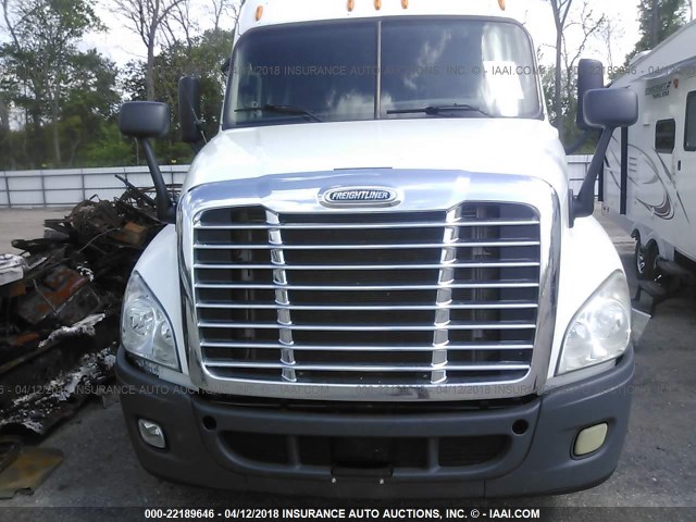 1FUJGLDR5CSBK1203 - 2012 FREIGHTLINER CASCADIA 125  WHITE photo 9