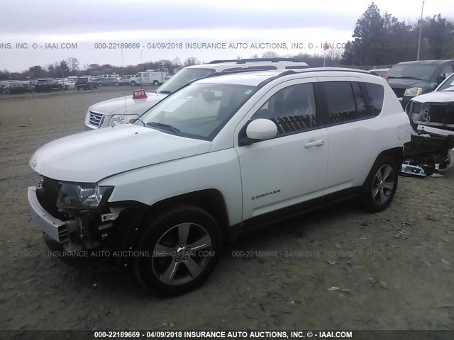 1C4NJCEA6GD703725 - 2016 JEEP COMPASS LATITUDE Weiß Foto 2