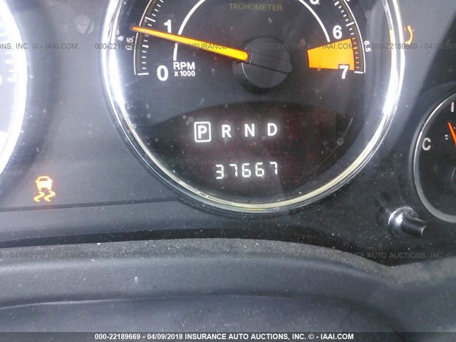 1C4NJCEA6GD703725 - 2016 JEEP COMPASS LATITUDE Weiß Foto 7