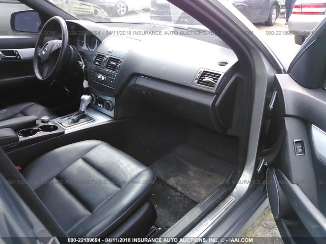 WDDGF81XX8F174888 - 2008 MERCEDES-BENZ C 300 4MATIC SILVER photo 5