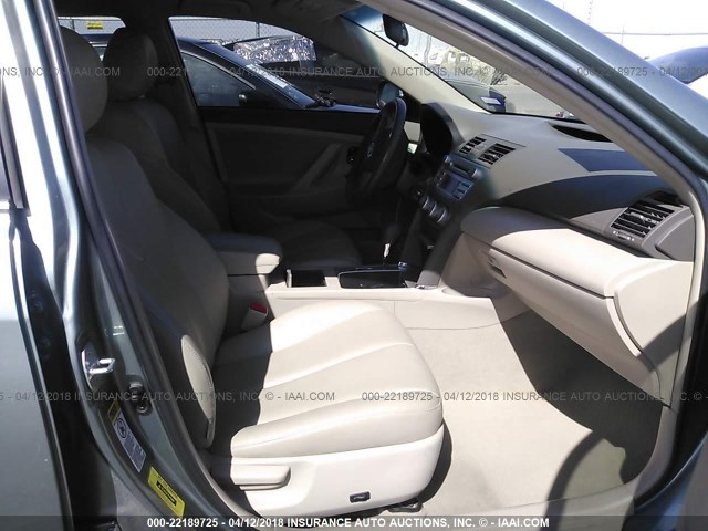 4T1BF3EK0BU706685 - 2011 TOYOTA CAMRY SE/LE/XLE TEAL photo 5