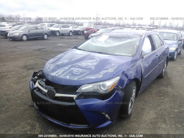 4T1BF1FK9FU983702 - 2015 TOYOTA CAMRY LE/XLE/SE/XSE BLUE photo 2