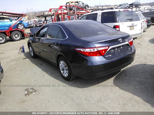 4T1BF1FK7GU520555 - 2016 TOYOTA CAMRY LE/XLE/SE/XSE BLUE photo 3