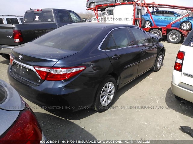 4T1BF1FK7GU520555 - 2016 TOYOTA CAMRY LE/XLE/SE/XSE BLUE photo 4