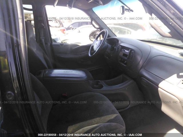 1FMRU1565YLA08891 - 2000 FORD EXPEDITION XLT შავი ფოტო 5