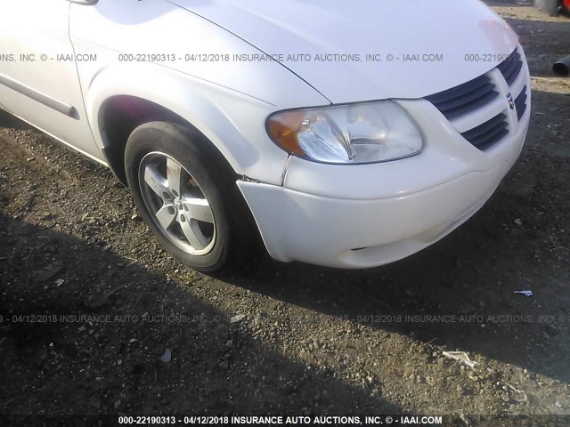 1D4GP45R55B358394 - 2005 DODGE CARAVAN SXT WHITE photo 6