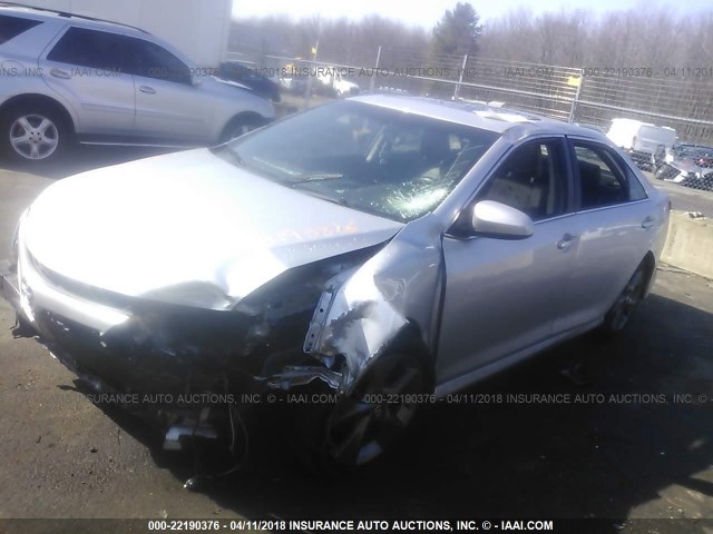 4T1BF1FK2EU831288 - 2014 TOYOTA CAMRY L/SE/LE/XLE 银色 照片 2