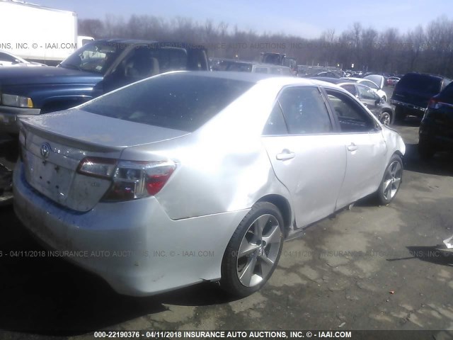 4T1BF1FK2EU831288 - 2014 TOYOTA CAMRY L/SE/LE/XLE 银色 照片 4