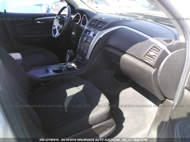 1GNKVGED4BJ385520 - 2011 CHEVROLET TRAVERSE LT თეთრი ფოტო 5
