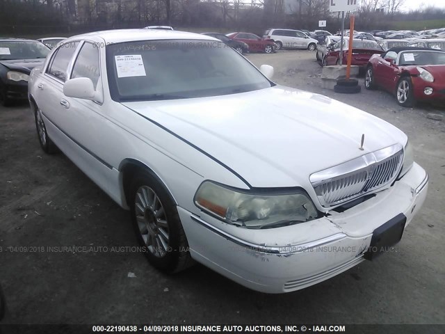 1LNHM81W84Y636807 - 2004 LINCOLN TOWN CAR EXECUTIVE/SIGNATURE Beyaz fotoğraf 1