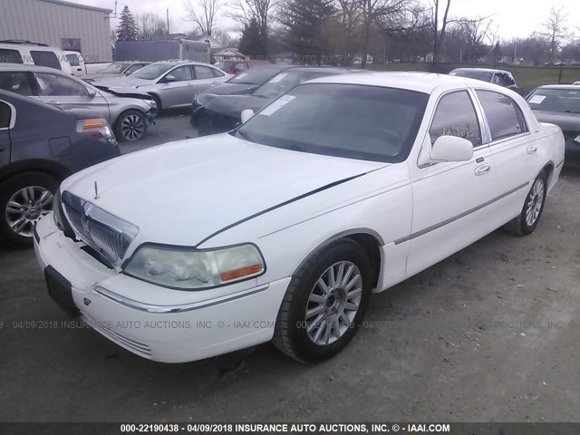 1LNHM81W84Y636807 - 2004 LINCOLN TOWN CAR EXECUTIVE/SIGNATURE Beyaz fotoğraf 2