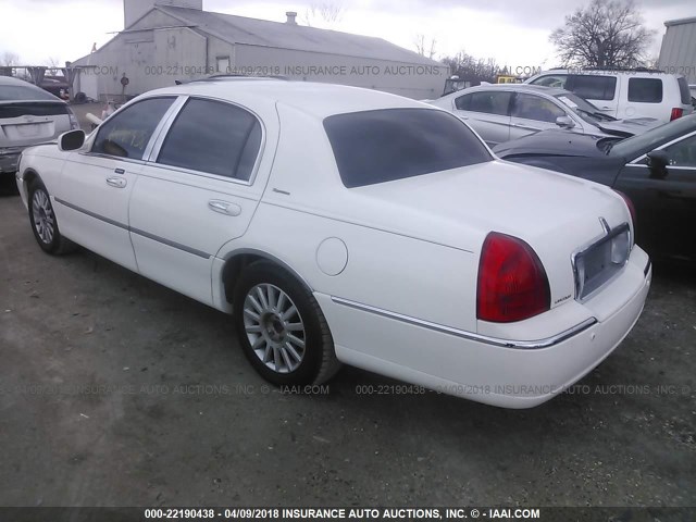1LNHM81W84Y636807 - 2004 LINCOLN TOWN CAR EXECUTIVE/SIGNATURE Beyaz fotoğraf 3