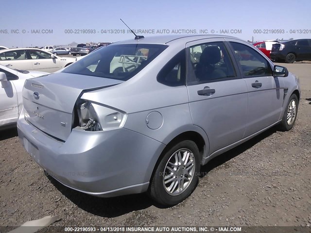 1FAHP35N08W295944 - 2008 FORD FOCUS SE/SEL/SES SILVER photo 4