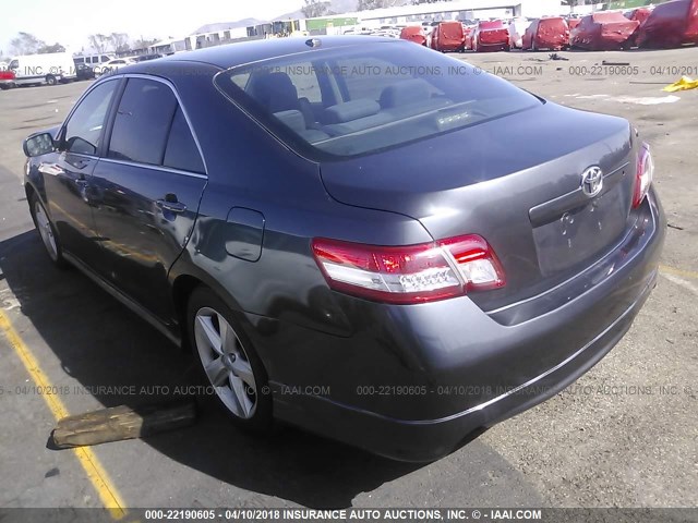 4T1BF3EK0AU012433 - 2010 TOYOTA CAMRY SE/LE/XLE GRAY photo 3