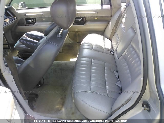 1LNLM83W4NY679307 - 1992 LINCOLN TOWN CAR CARTIER GRAY photo 8