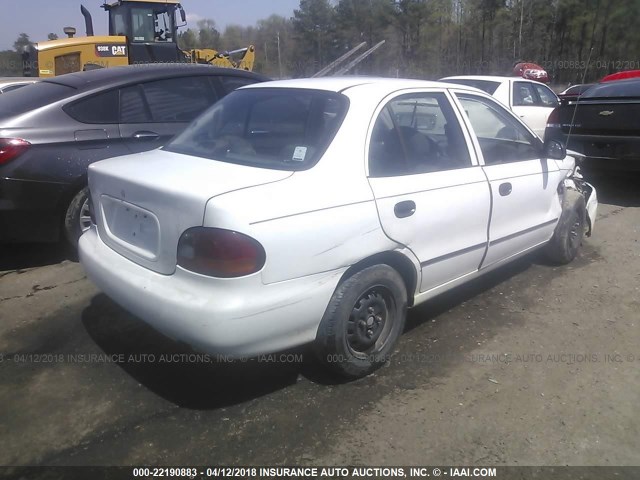 KMHVF14N8SU208375 - 1995 HYUNDAI ACCENT WHITE photo 4