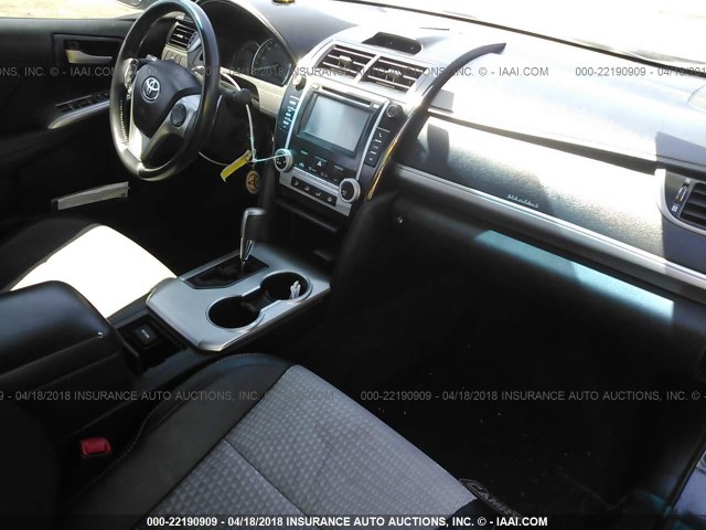 4T1BF1FK9CU102590 - 2012 TOYOTA CAMRY SE/LE/XLE 蓝色 照片 5