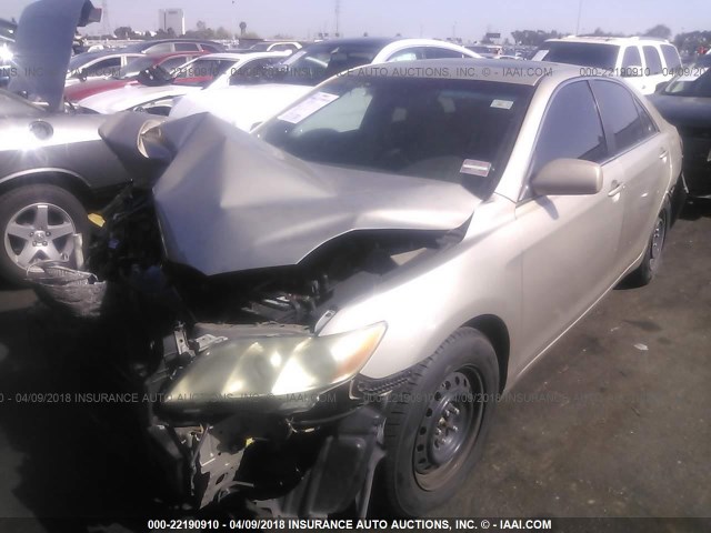 4T1BE46KX7U525267 - 2007 TOYOTA CAMRY NEW GENERAT CE/LE/XLE/SE GOLD photo 2