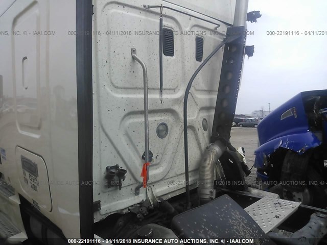 3AKJGLD63ESFS3311 - 2014 FREIGHTLINER CASCADIA 125  WHITE photo 7