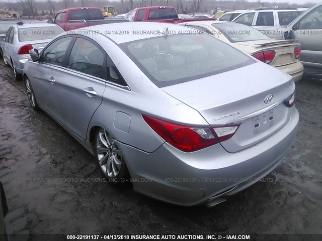 5NPEC4ACXBH002566 - 2011 HYUNDAI SONATA SE/LIMITED SILVER photo 3