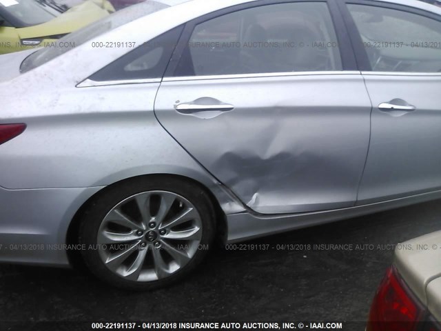 5NPEC4ACXBH002566 - 2011 HYUNDAI SONATA SE/LIMITED SILVER photo 6