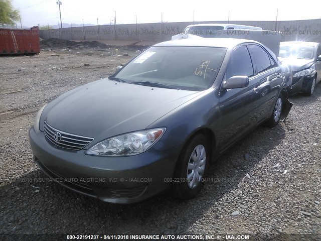 4T1BE30K46U707452 - 2006 TOYOTA CAMRY LE/XLE/SE ნაცრისფერი ფოტო 2