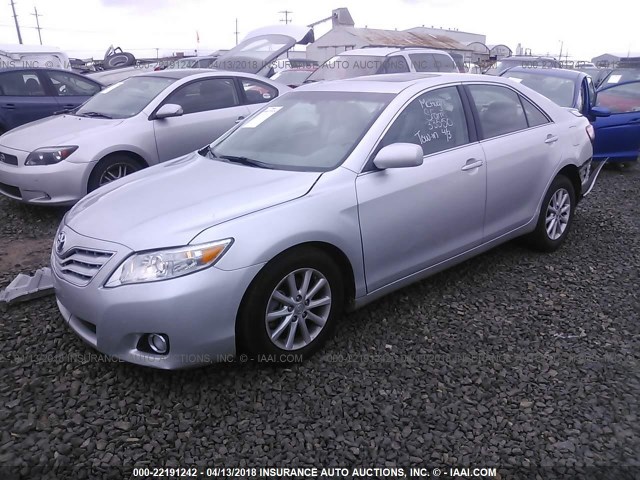 4T1BF3EK6BU650803 - 2011 TOYOTA CAMRY SE/LE/XLE SILVER photo 2