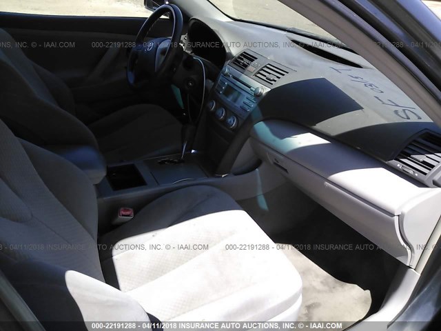 4T4BE46K88R017967 - 2008 TOYOTA CAMRY CE/LE/XLE/SE GRAY photo 5