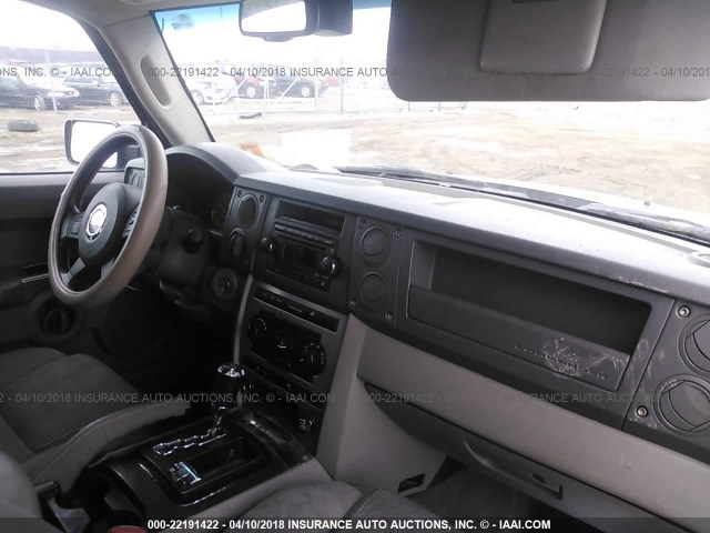 1J8HG48NX6C247113 - 2006 JEEP COMMANDER GOLD photo 5