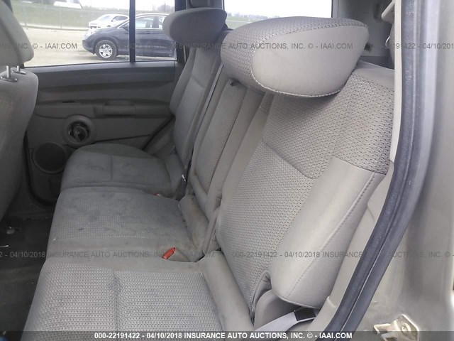 1J8HG48NX6C247113 - 2006 JEEP COMMANDER GOLD photo 8