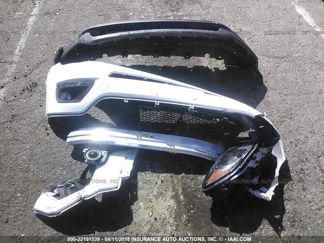 3C4NJDBB8HT641372 - 2017 JEEP COMPASS LATITUDE 白色 照片 6