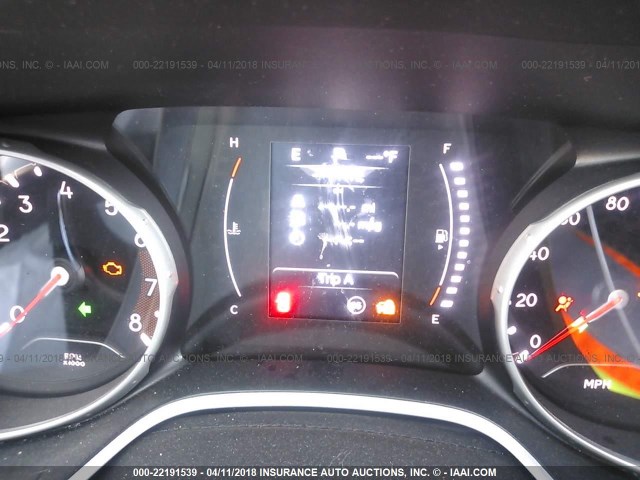 3C4NJDBB8HT641372 - 2017 JEEP COMPASS LATITUDE 白色 照片 7