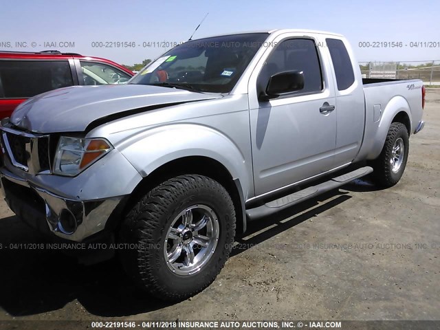 1N6AD06W75C433080 - 2005 NISSAN FRONTIER KING CAB LE/SE/OFF ROAD GRAY photo 2